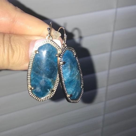 Kendra Scott Elle Earrings - Picture 3 of 4